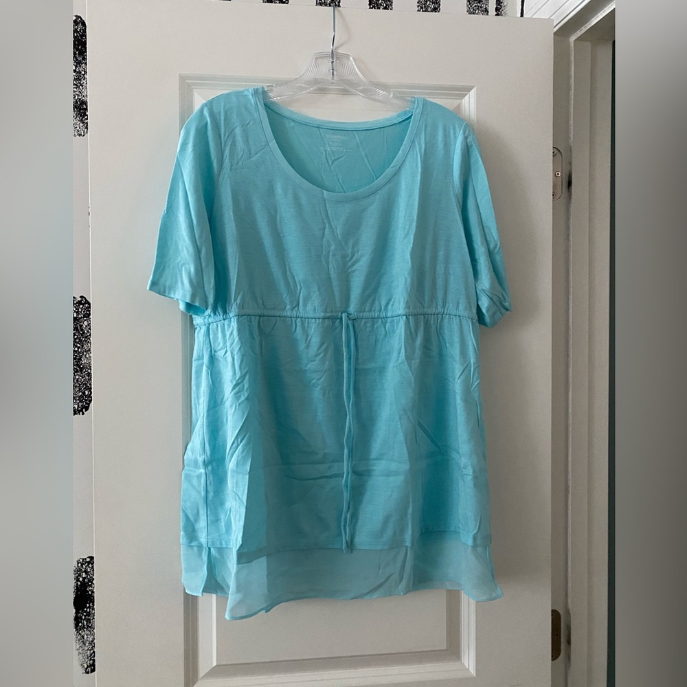Motherhood Maternity teal colored top. Longer length. Size M. Never worn!